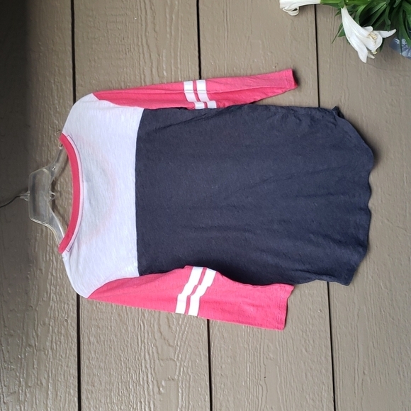 PINK VS Pink Gray White Tee M stripe sleeve - Picture 5 of 5